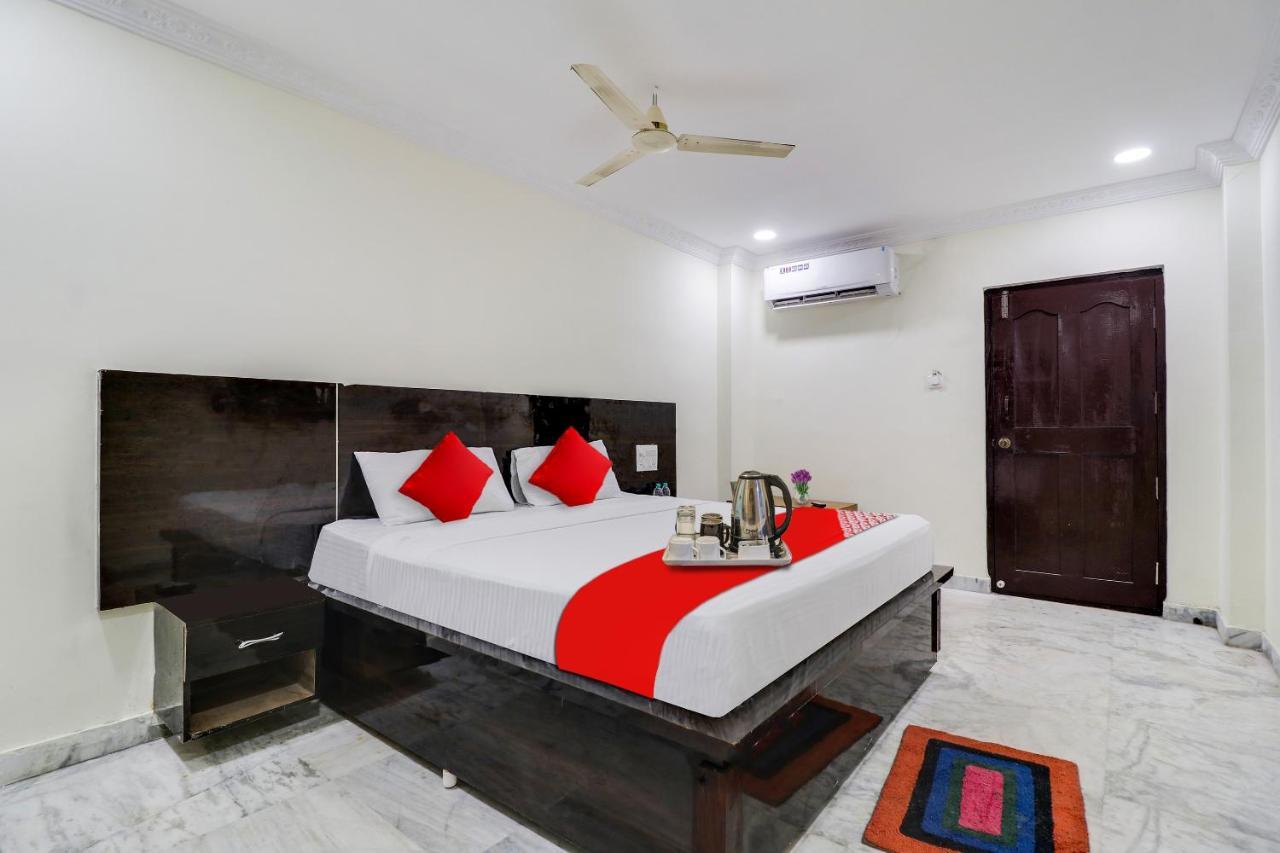 Hotel Oyo Dharani Grand Khammam Exterior foto