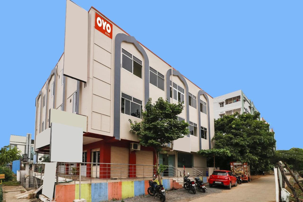 Hotel Oyo Dharani Grand Khammam Exterior foto